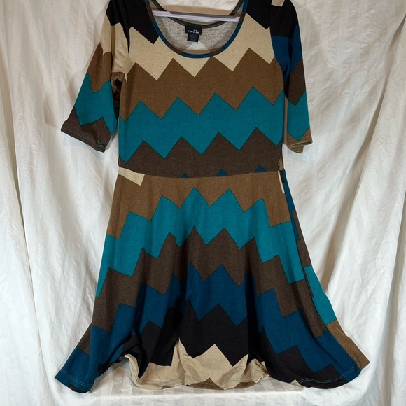 Rue21 Dresses & Skirts - Rue21 Multicolor Chevron Midi Dress